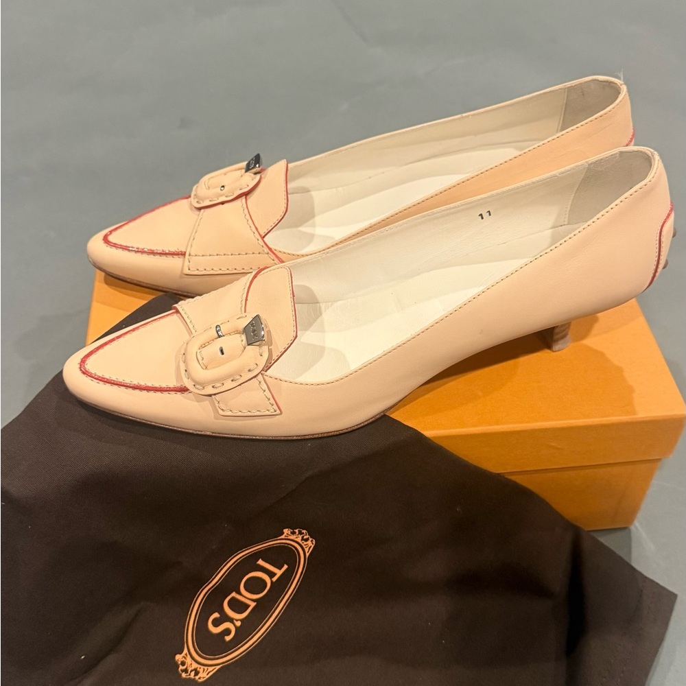 Tod's Women's Pink Leather Loafers with Buckle